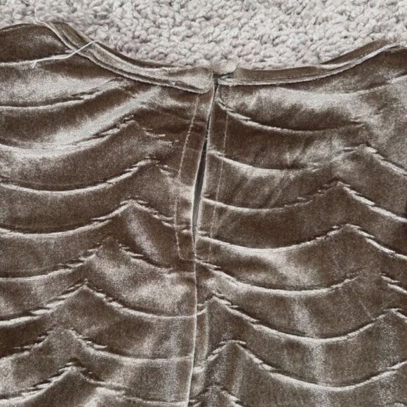 NWT THML Venice Scallop Velvet Mocha Top Sz Med MSRP $79 - Picture 5 of 9
